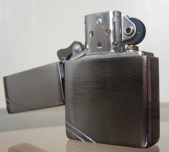 Zippo 1935 Replica.