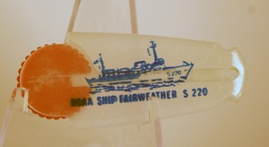 Zippo flints with Fairweather S 220 pictured.