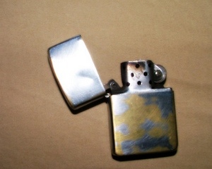 Изрядно потертая Zippo Brushed Chrome